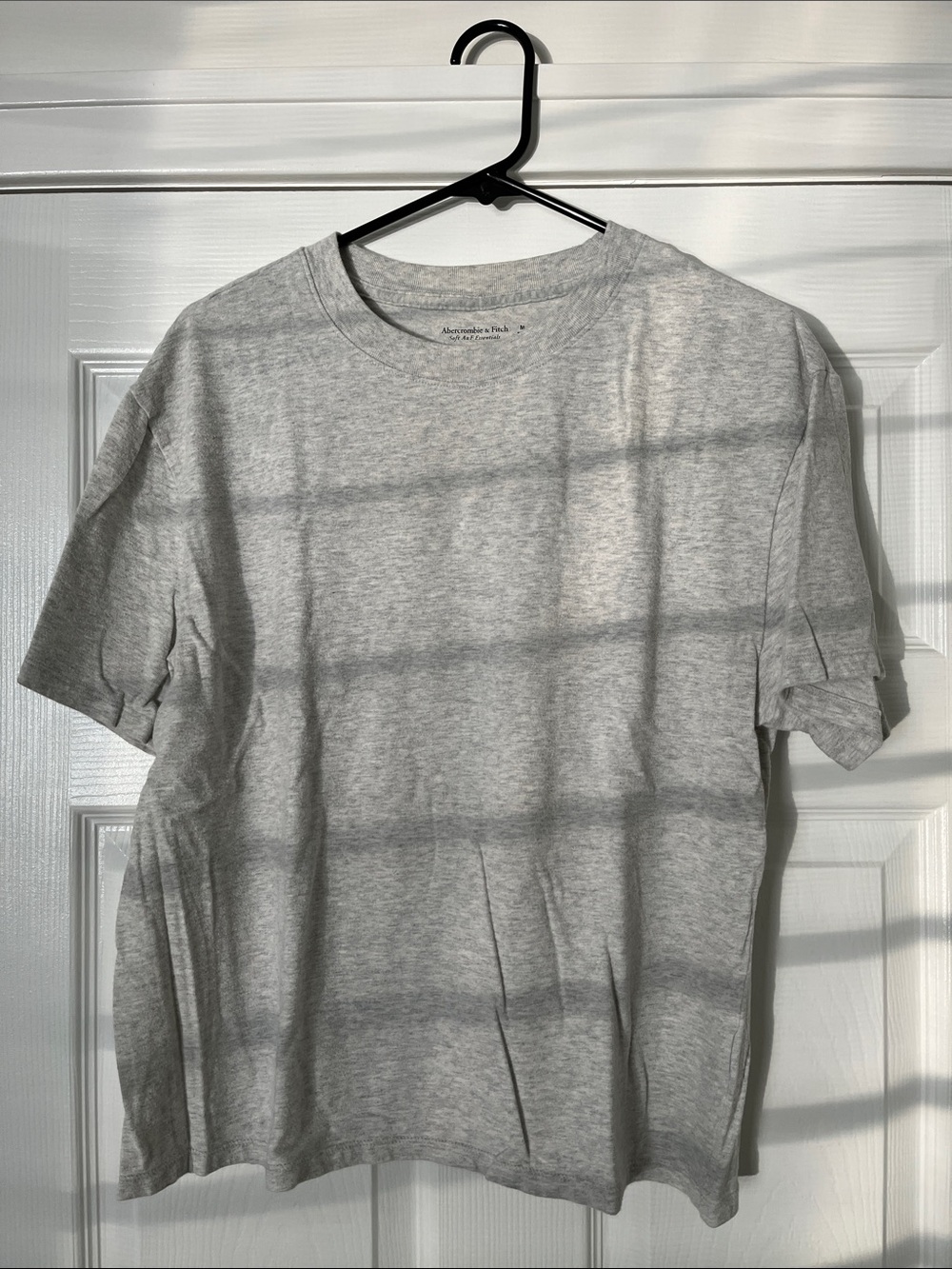 Abercrombie & Fitch Medium Gray Cropped Tee